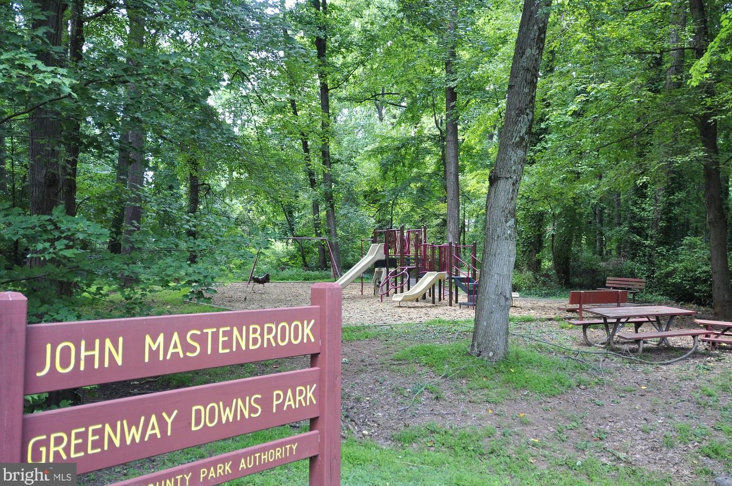 2525 Kenilworth St, Arlington VA  22207-1420 exterior