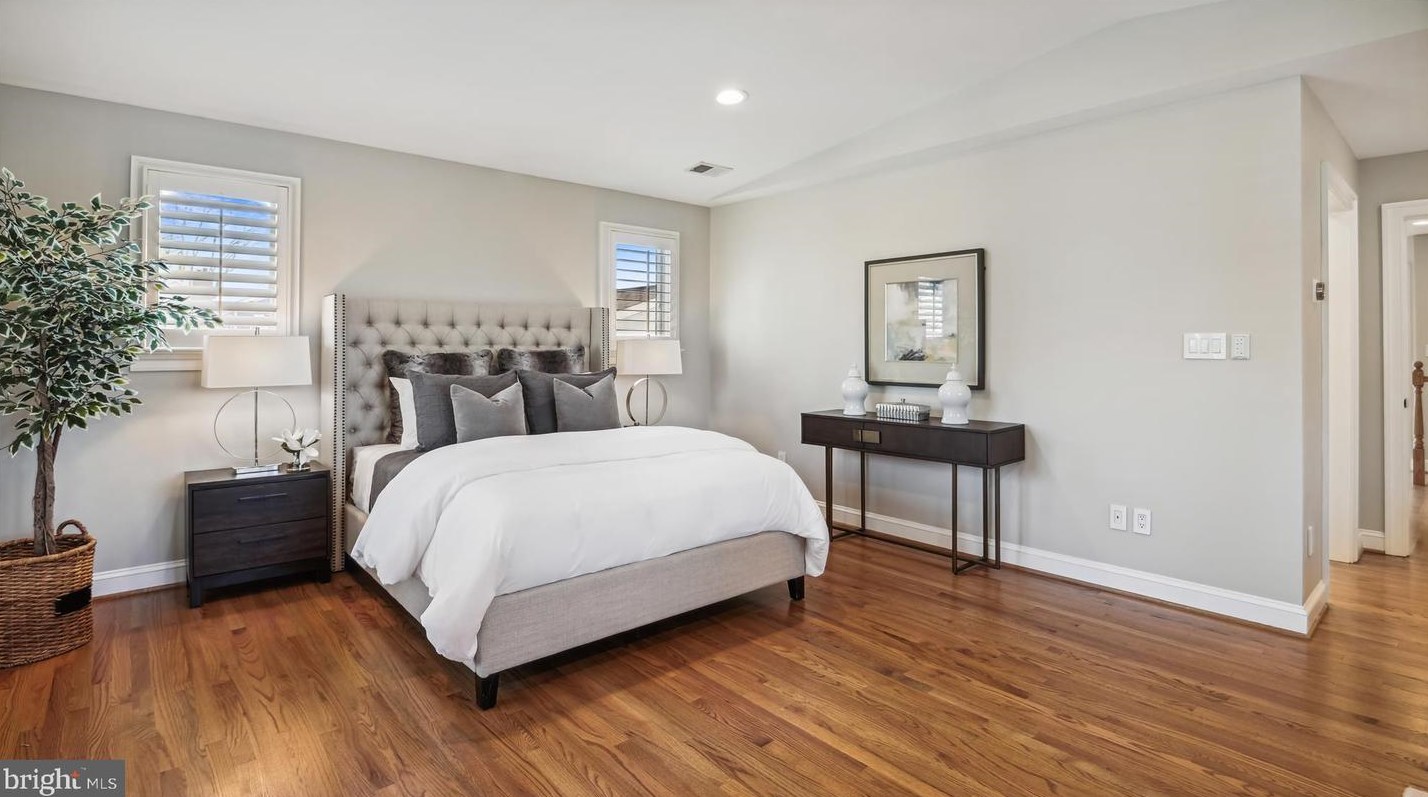 2525 Kenilworth St, Arlington VA  22207-1420 exterior