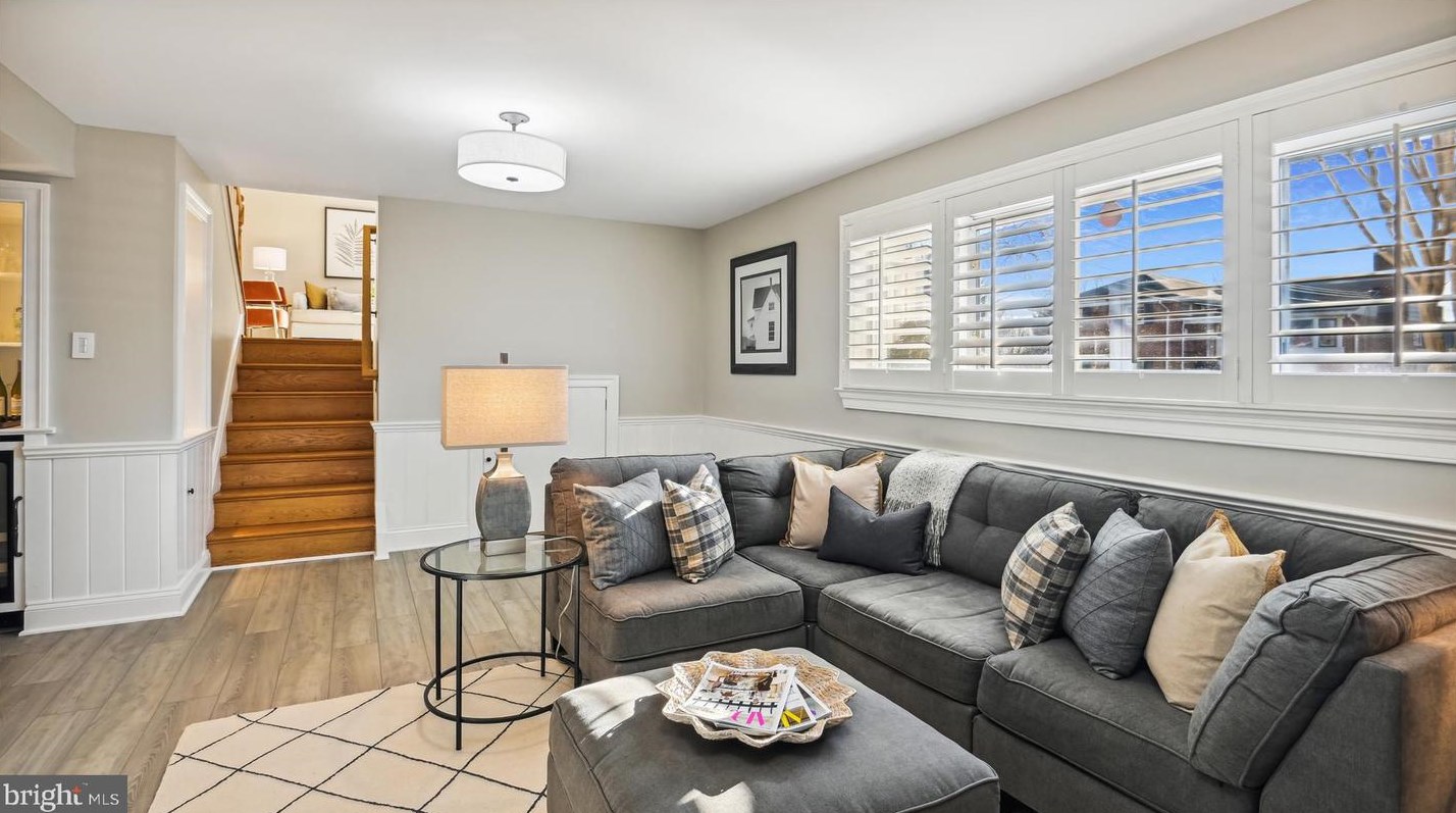 2525 Kenilworth St, Arlington VA  22207-1420 exterior