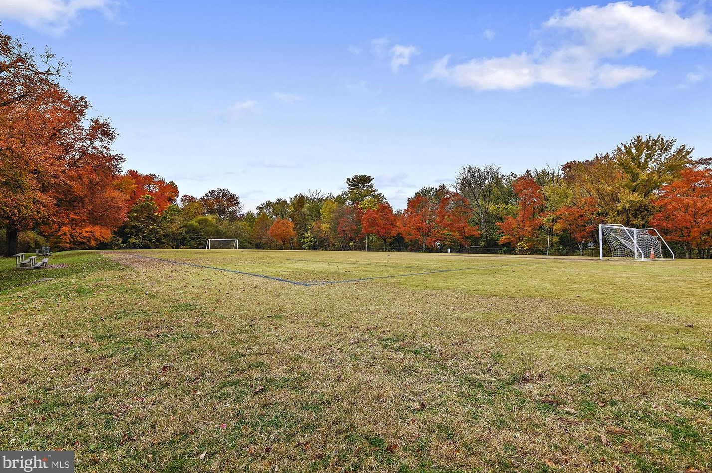 2525 Kenilworth St, Arlington VA  22207-1420 exterior