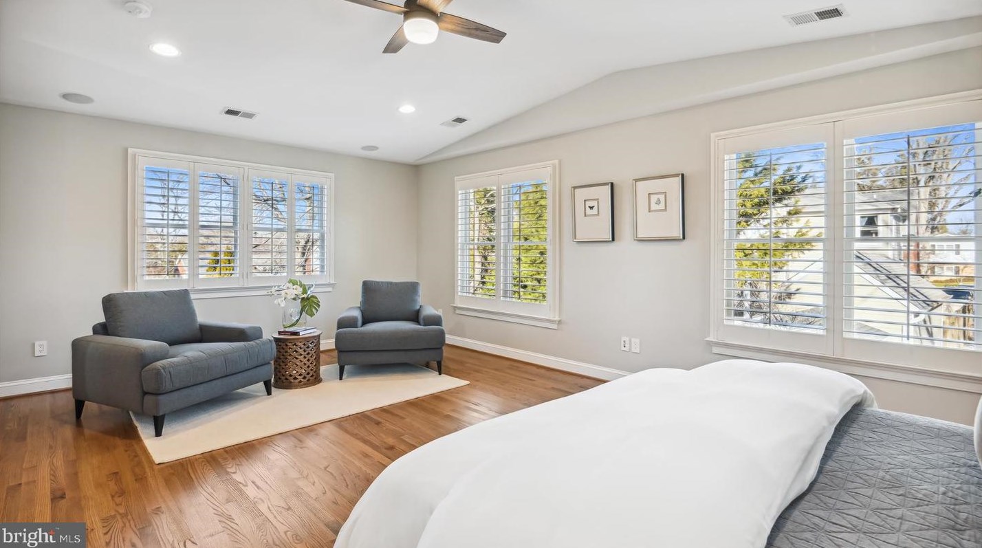 2525 Kenilworth St, Arlington VA  22207-1420 exterior