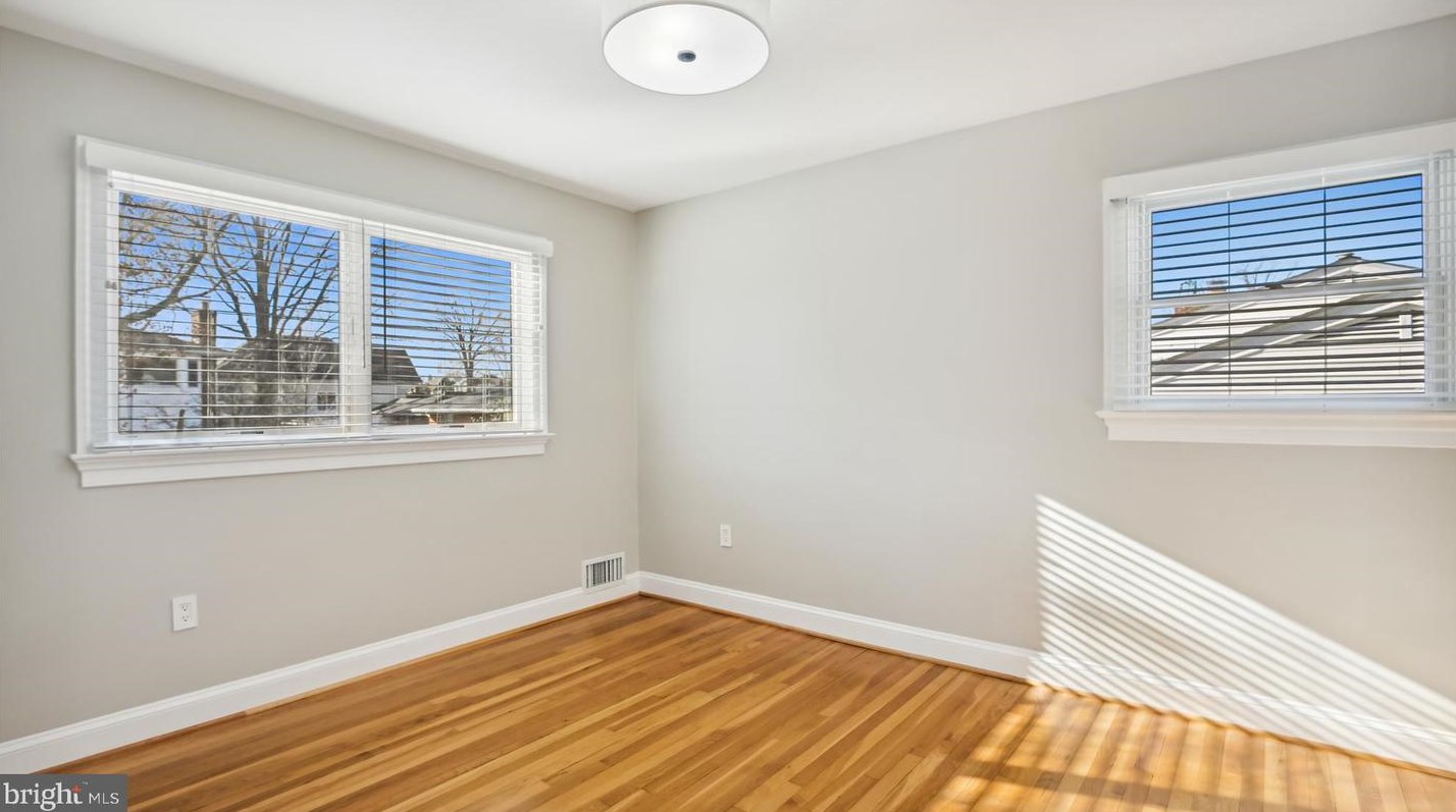 2525 Kenilworth St, Arlington VA  22207-1420 exterior