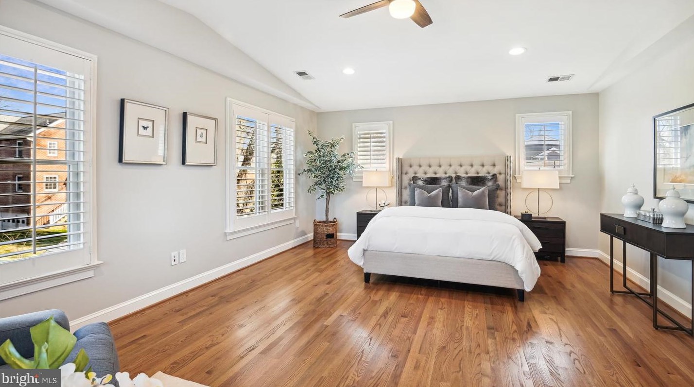 2525 Kenilworth St, Arlington VA  22207-1420 exterior