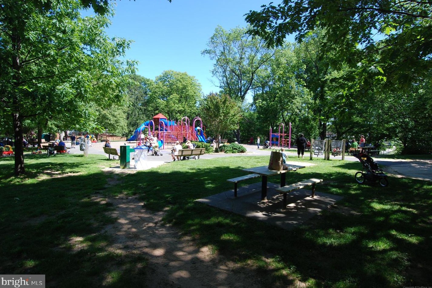 2525 Kenilworth St, Arlington VA  22207-1420 exterior