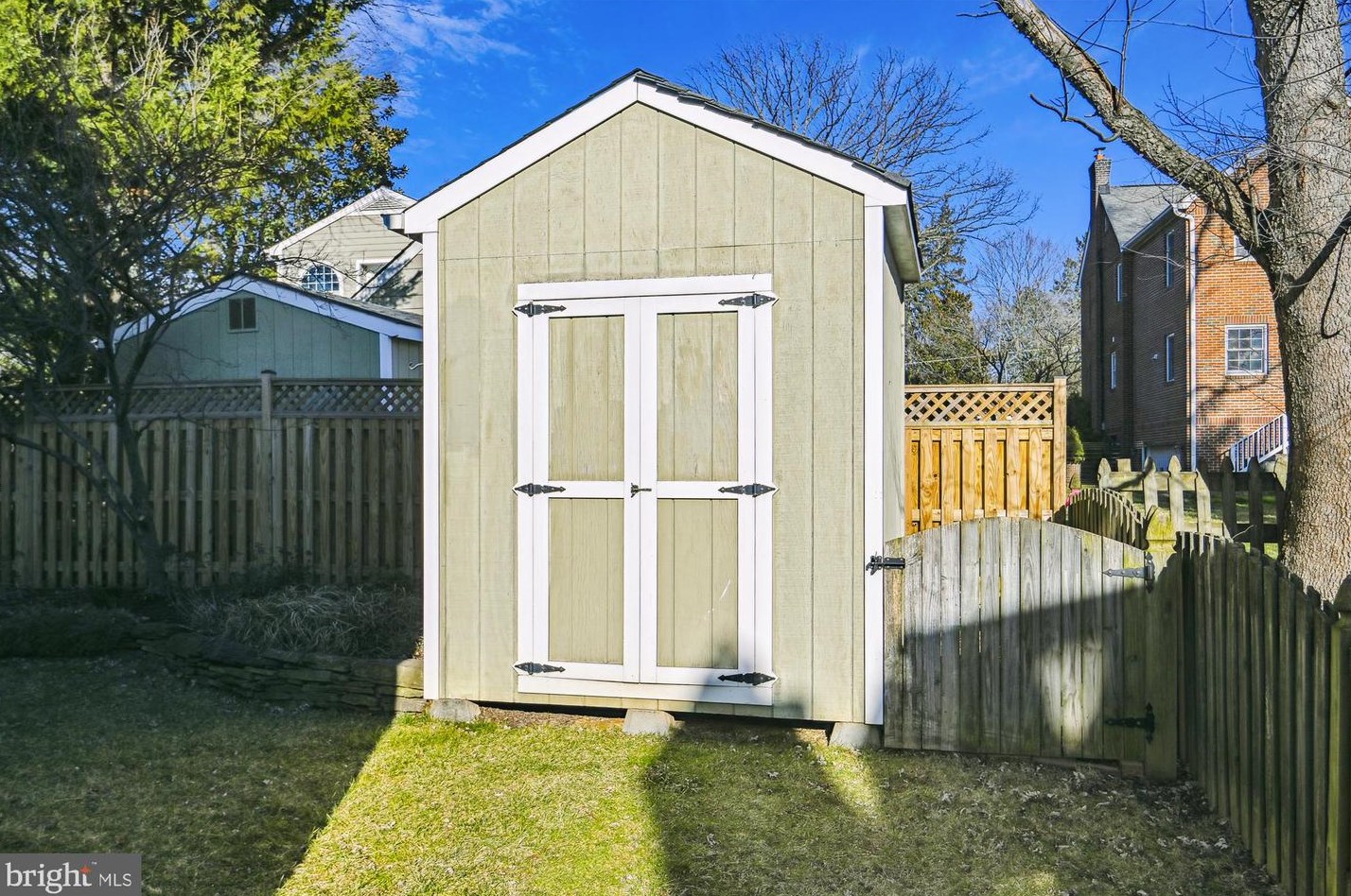 2525 Kenilworth St, Arlington VA  22207-1420 exterior