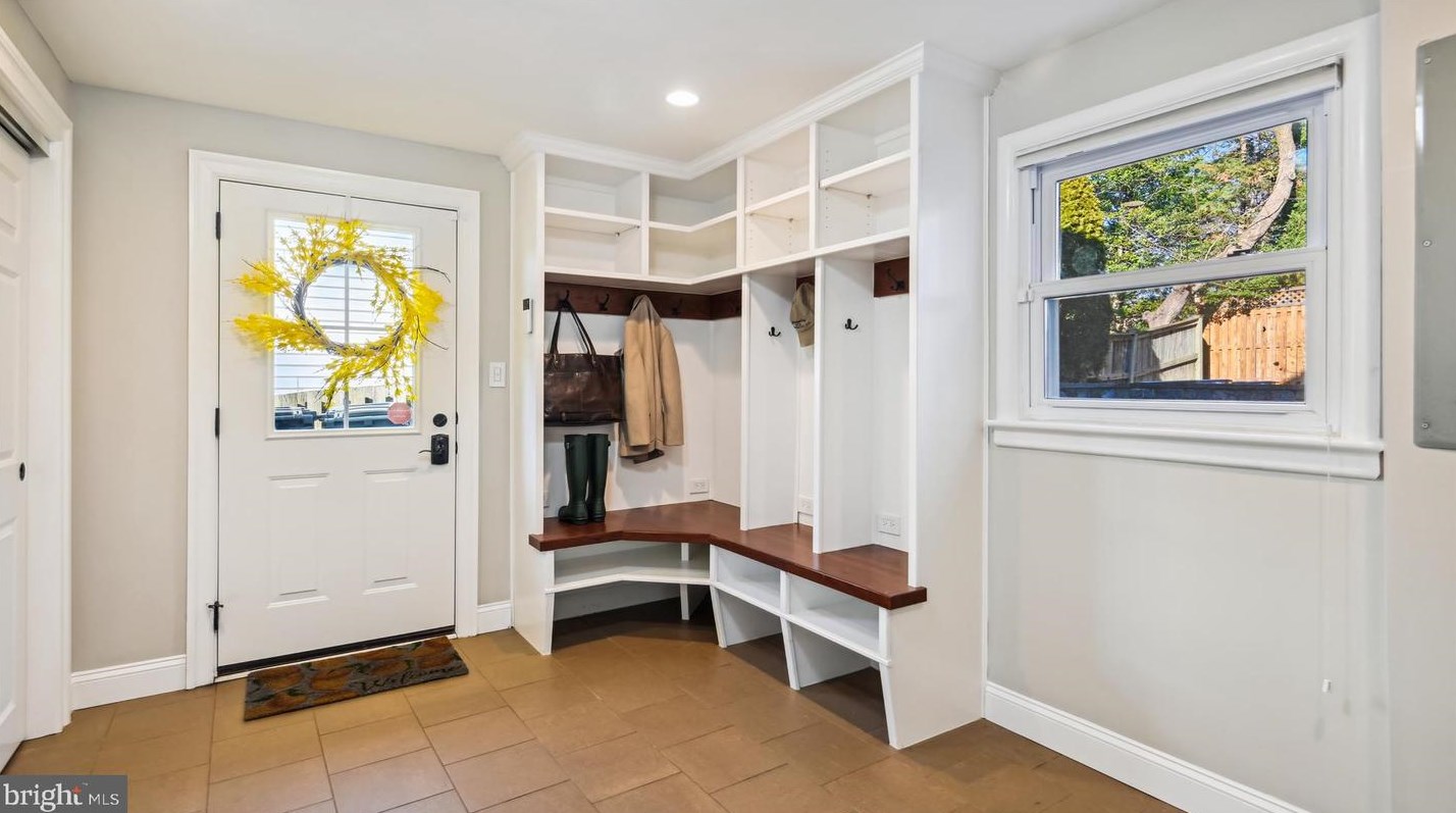 2525 Kenilworth St, Arlington VA  22207-1420 exterior