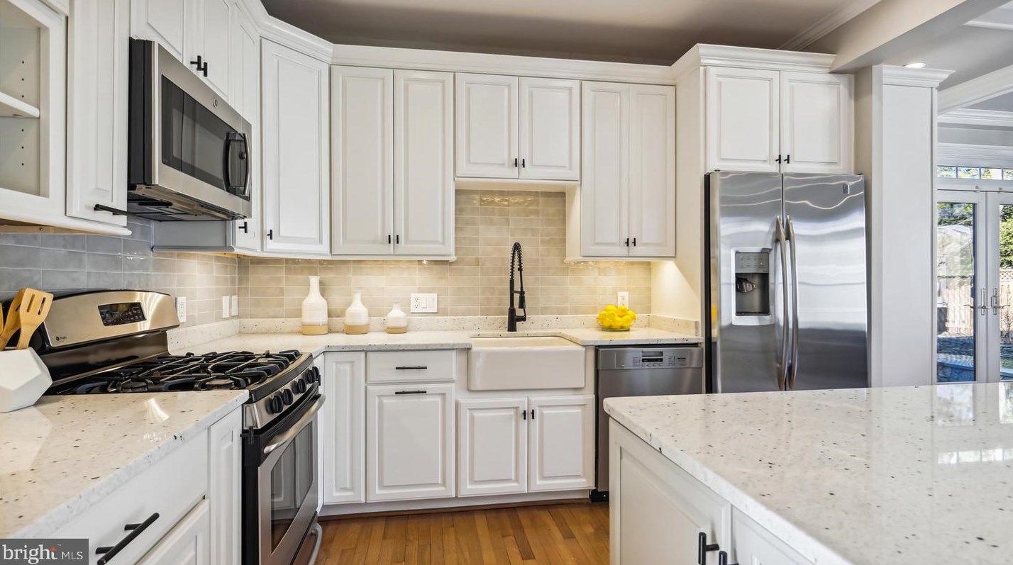 2525 Kenilworth St, Arlington VA  22207-1420 exterior