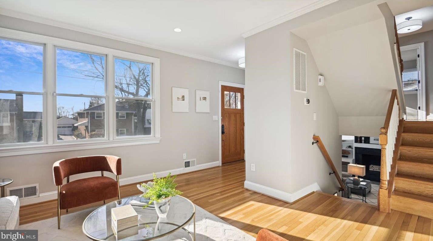 2525 Kenilworth St, Arlington VA  22207-1420 exterior