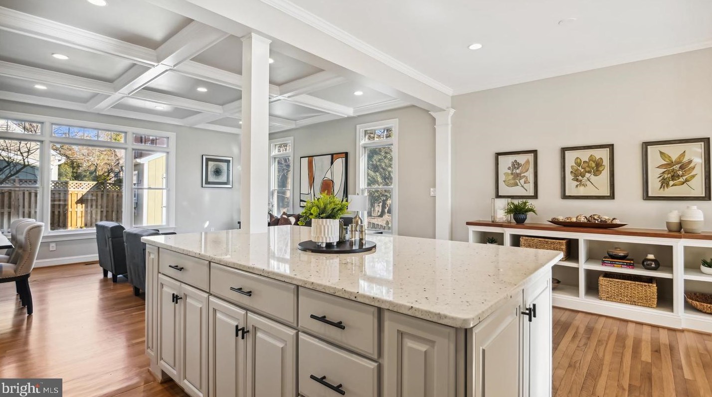 2525 Kenilworth St, Arlington VA  22207-1420 exterior