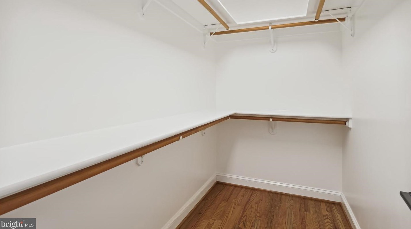 2525 Kenilworth St, Arlington VA  22207-1420 exterior