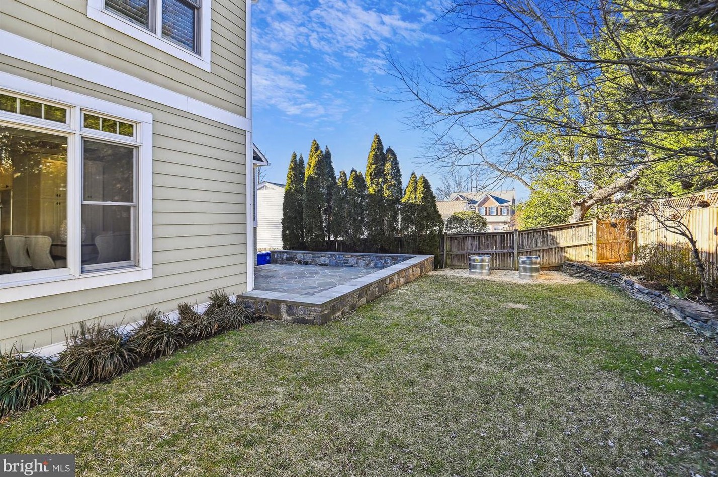 2525 Kenilworth St, Arlington VA  22207-1420 exterior