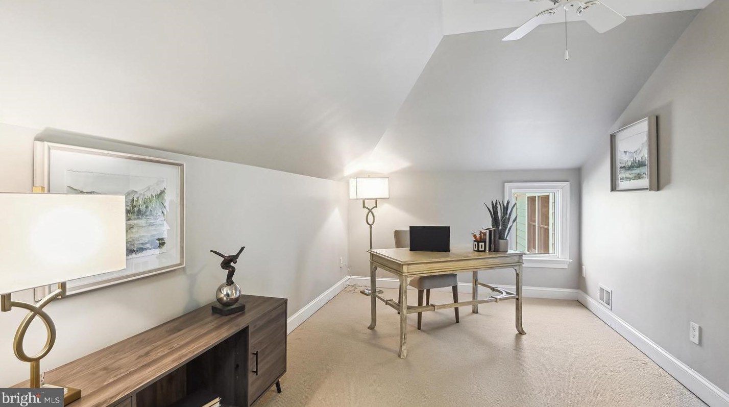 2525 Kenilworth St, Arlington VA  22207-1420 exterior