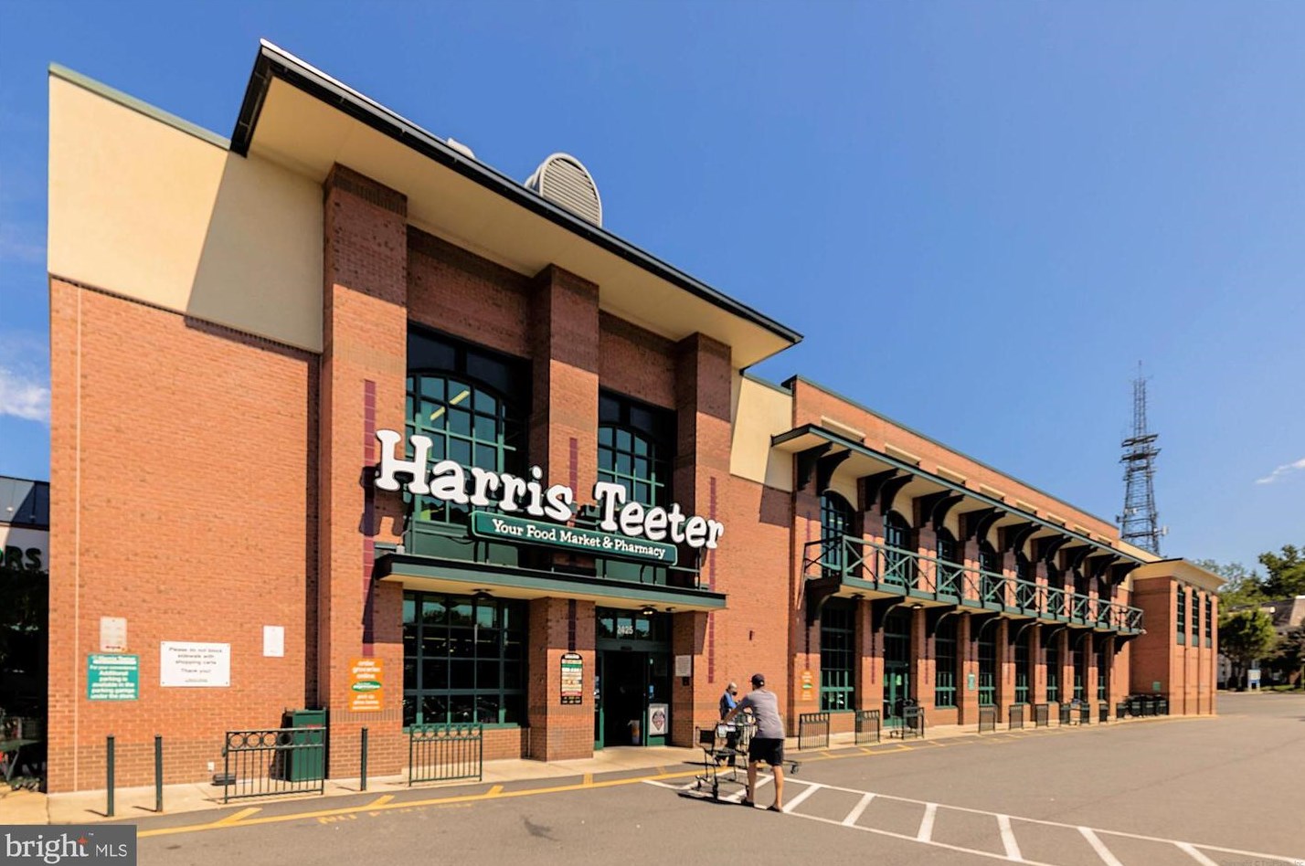 2525 Kenilworth St, Arlington VA  22207-1420 exterior