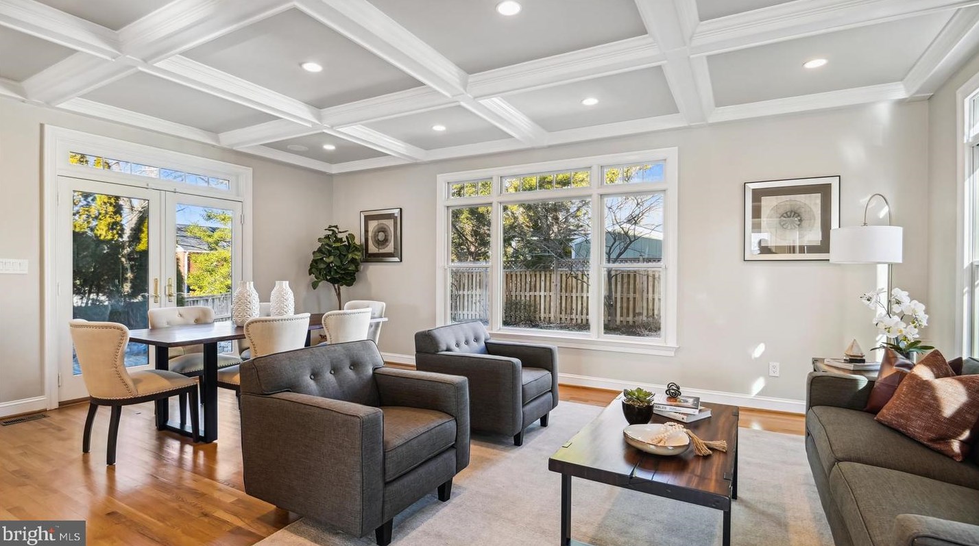 2525 Kenilworth St, Arlington VA  22207-1420 exterior