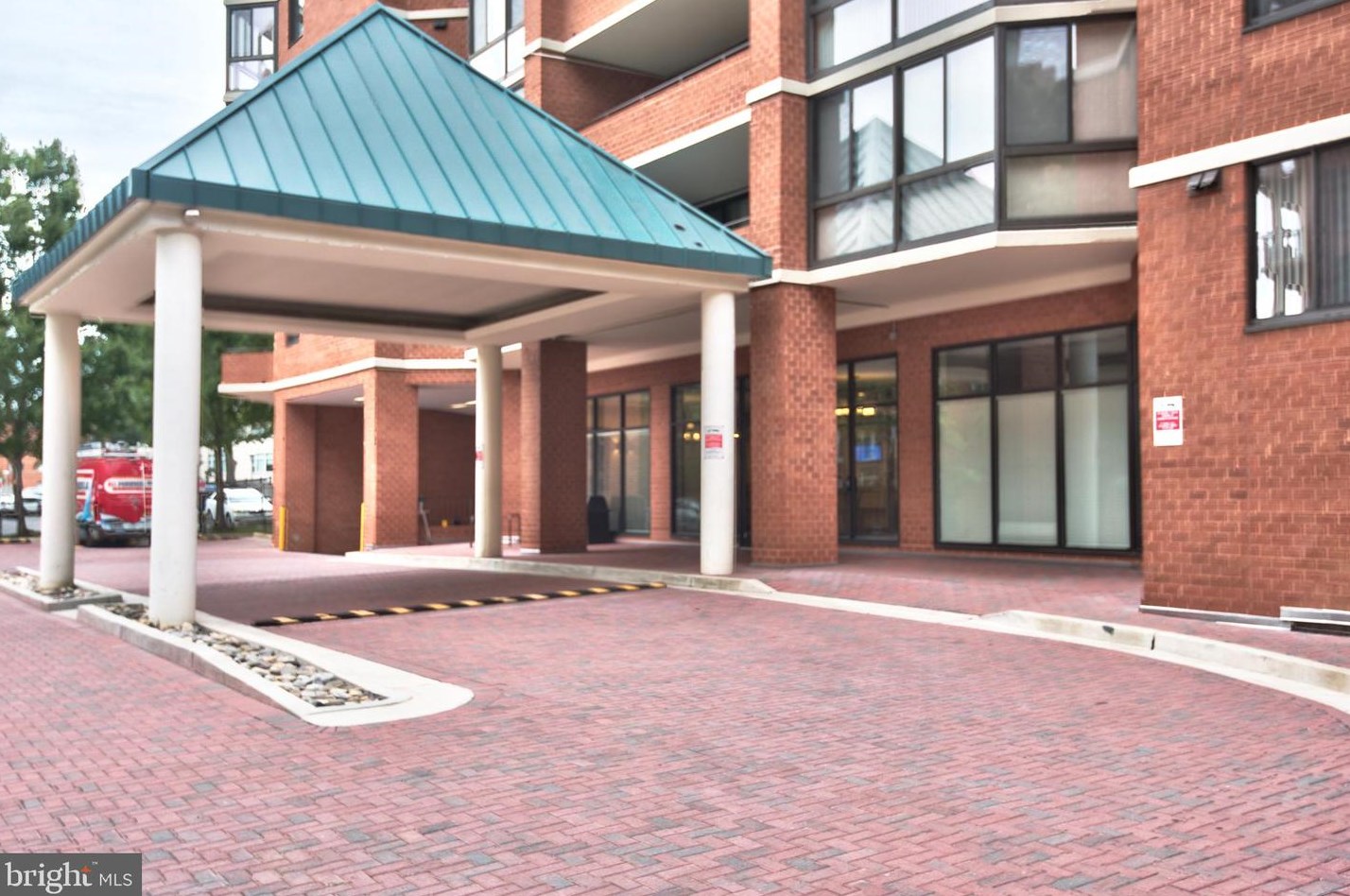 1001 Randolph St, Arlington VA  22201-5602 exterior