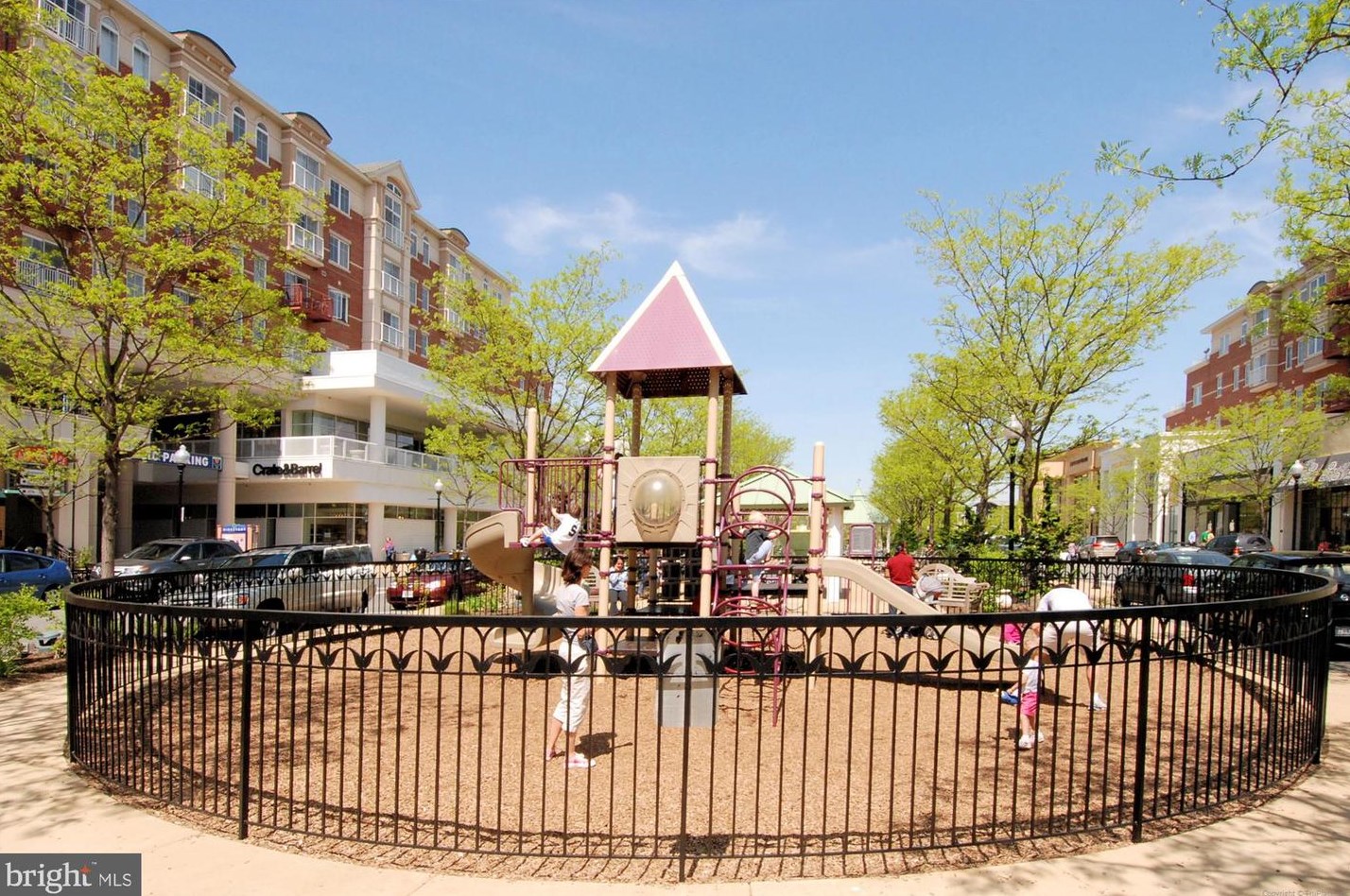 1311 Ode St, Arlington VA  22209-3438 exterior
