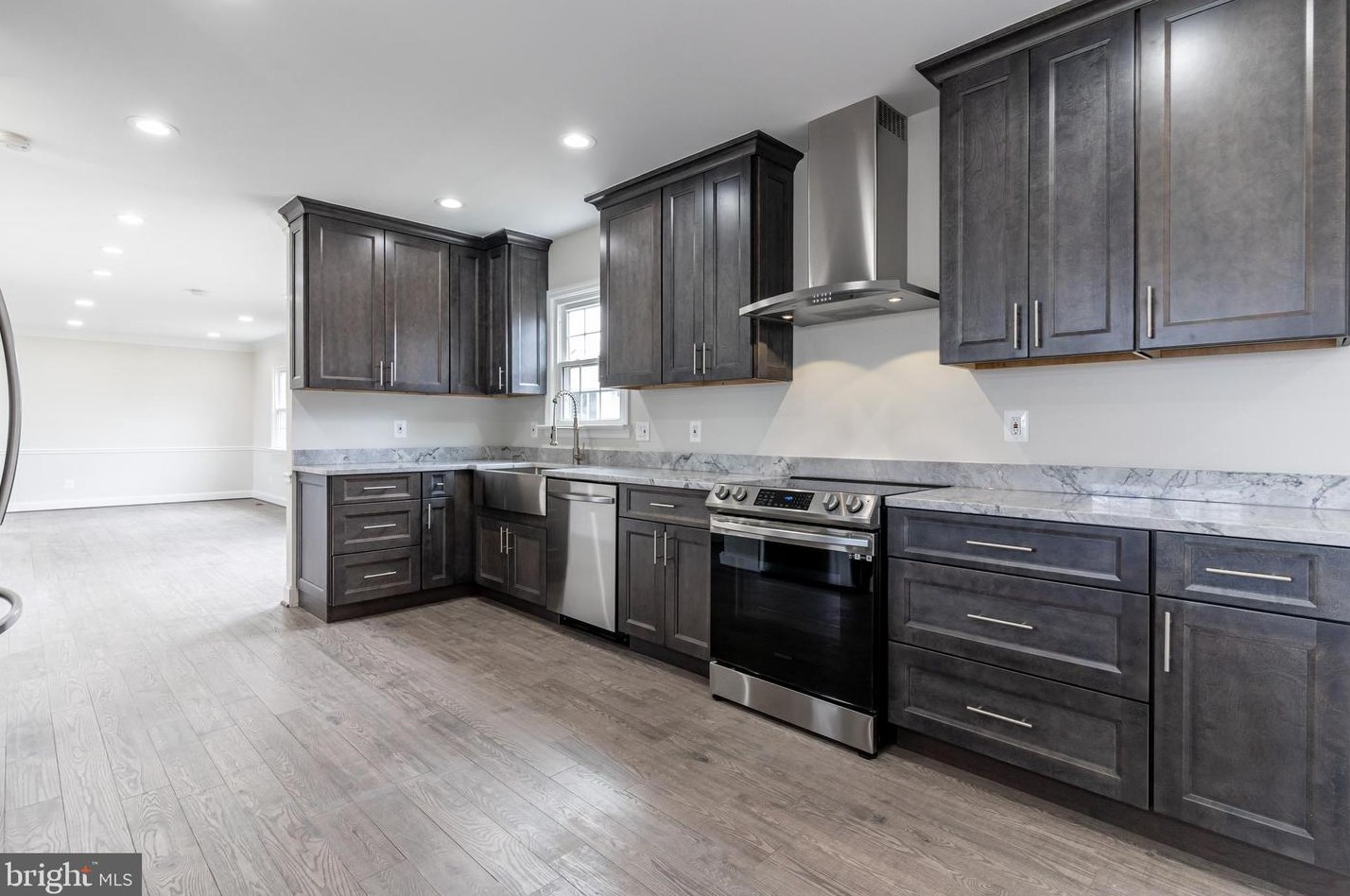 1418 Dinwiddie St, Arlington VA  22206-1069 exterior