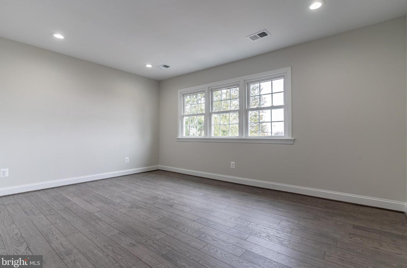 1418 Dinwiddie St, Arlington VA  22206-1069 exterior