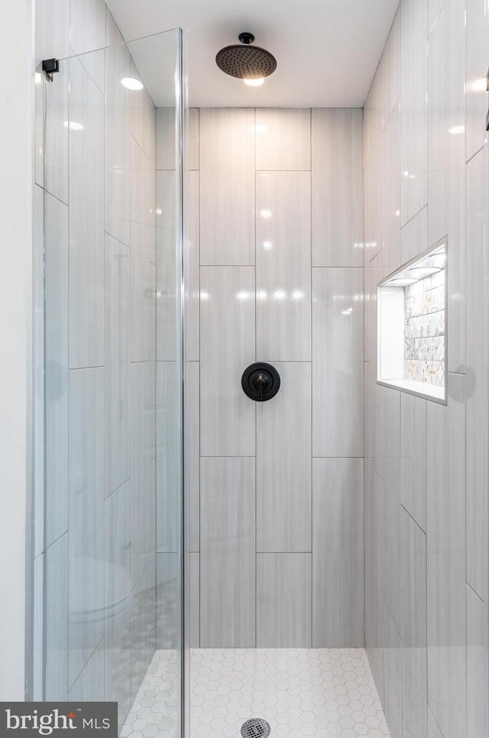 1418 Dinwiddie St, Arlington VA  22206-1069 exterior