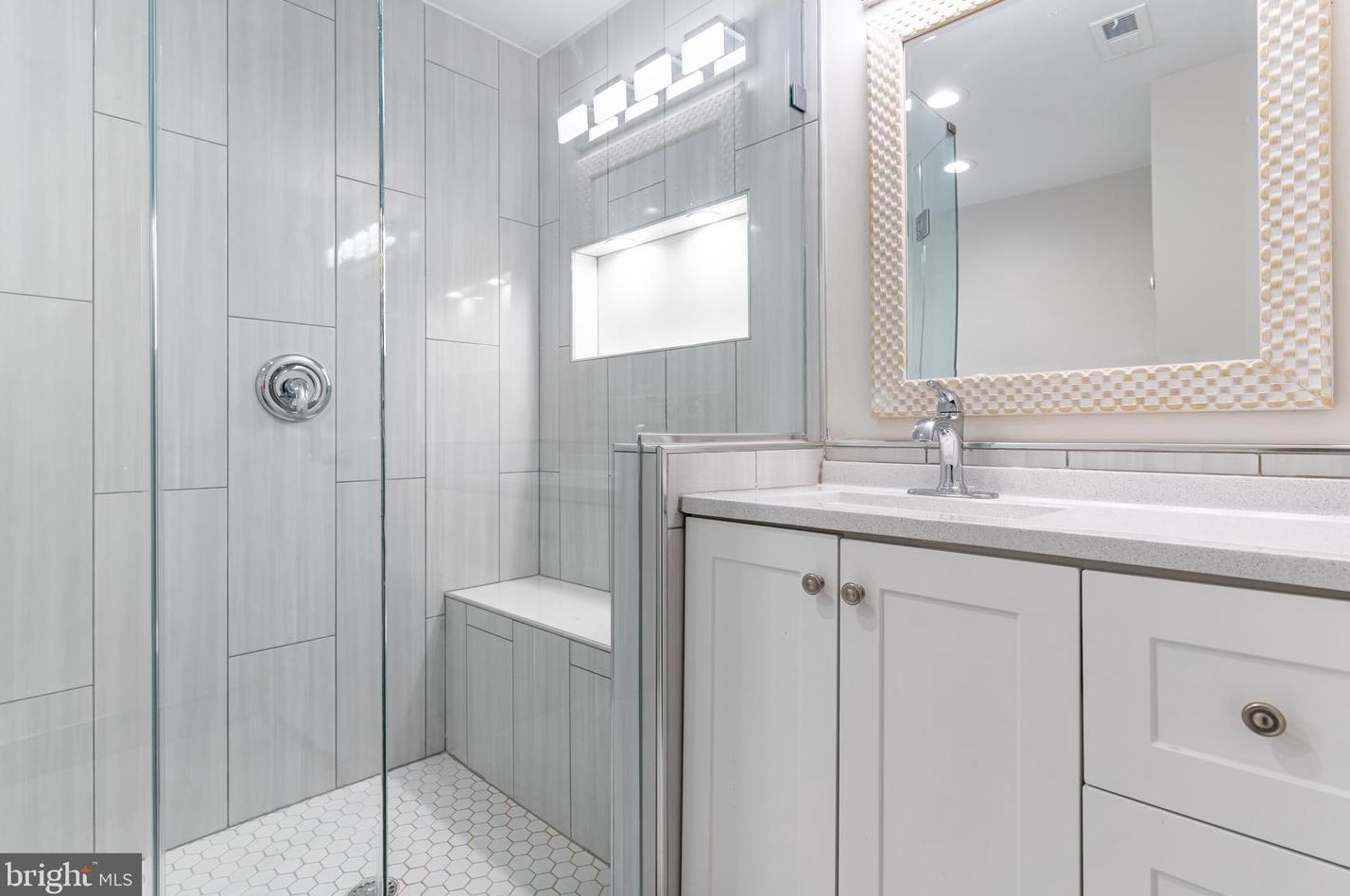 1418 Dinwiddie St, Arlington VA  22206-1069 exterior