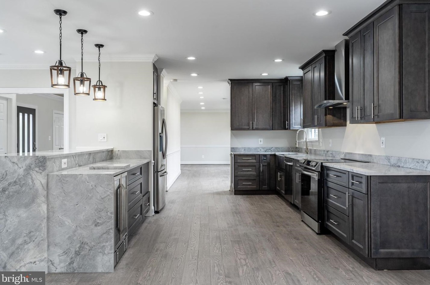 1418 Dinwiddie St, Arlington VA  22206-1069 exterior