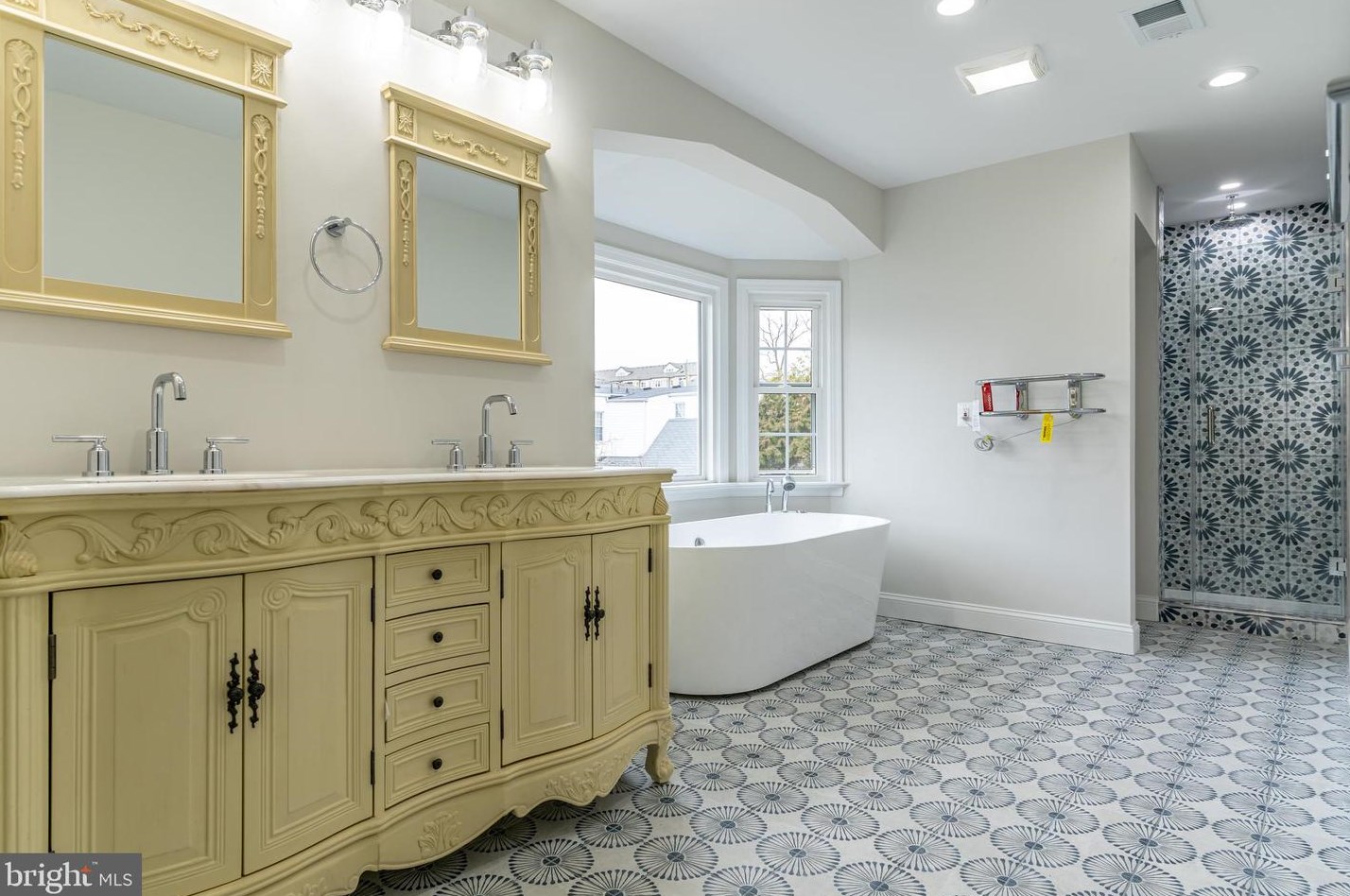 1418 Dinwiddie St, Arlington VA  22206-1069 exterior