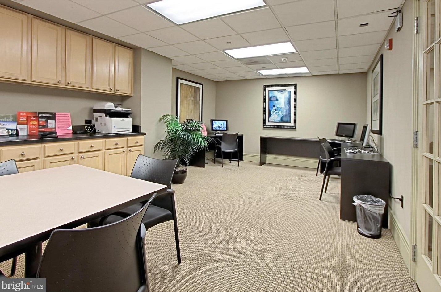 880 Pollard St, Arlington VA 22203-1903 exterior