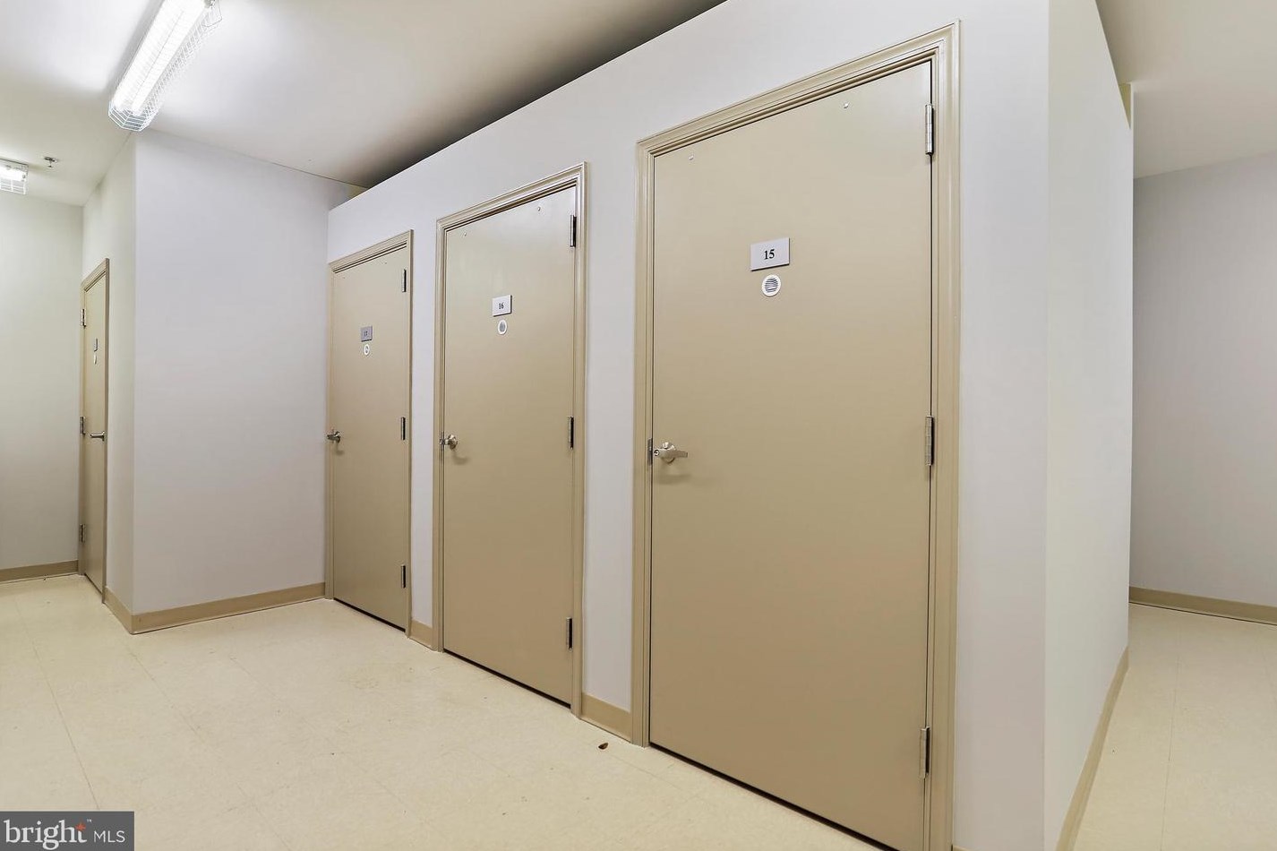 1418 Rhodes St, Arlington VA 22209-2952 exterior