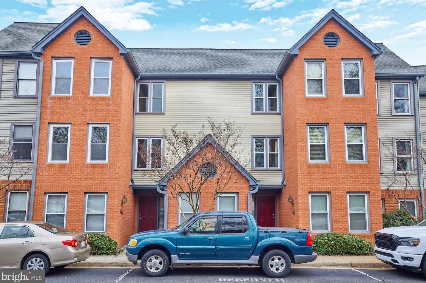 2105 Rolfe St, Arlington VA 22209-1007 exterior