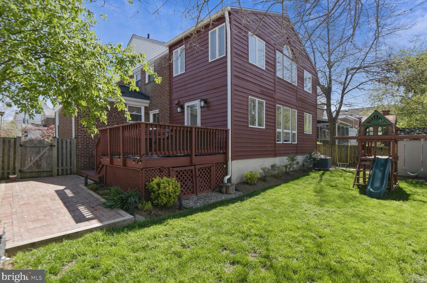 2632 Pocomoke St, Arlington VA  22207-1004 exterior