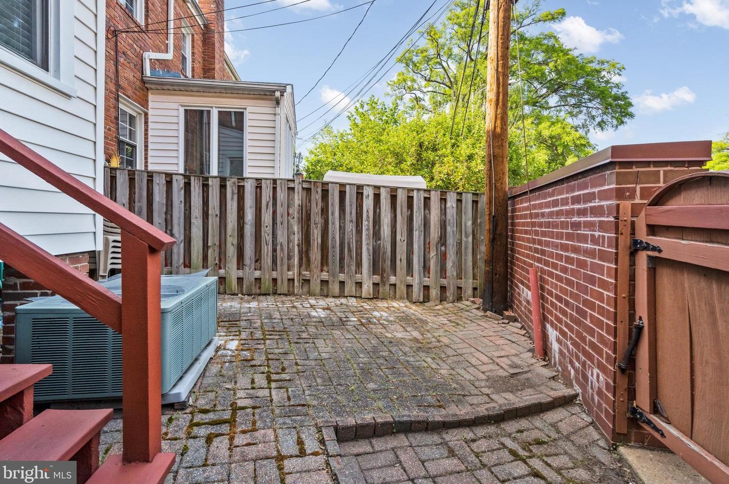 1035 Monroe St, Arlington VA 22201-4503 exterior