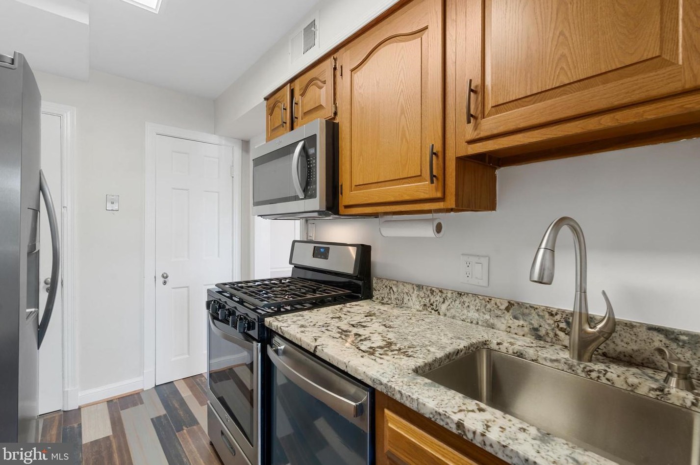 1035 Monroe St, Arlington VA 22201-4503 exterior