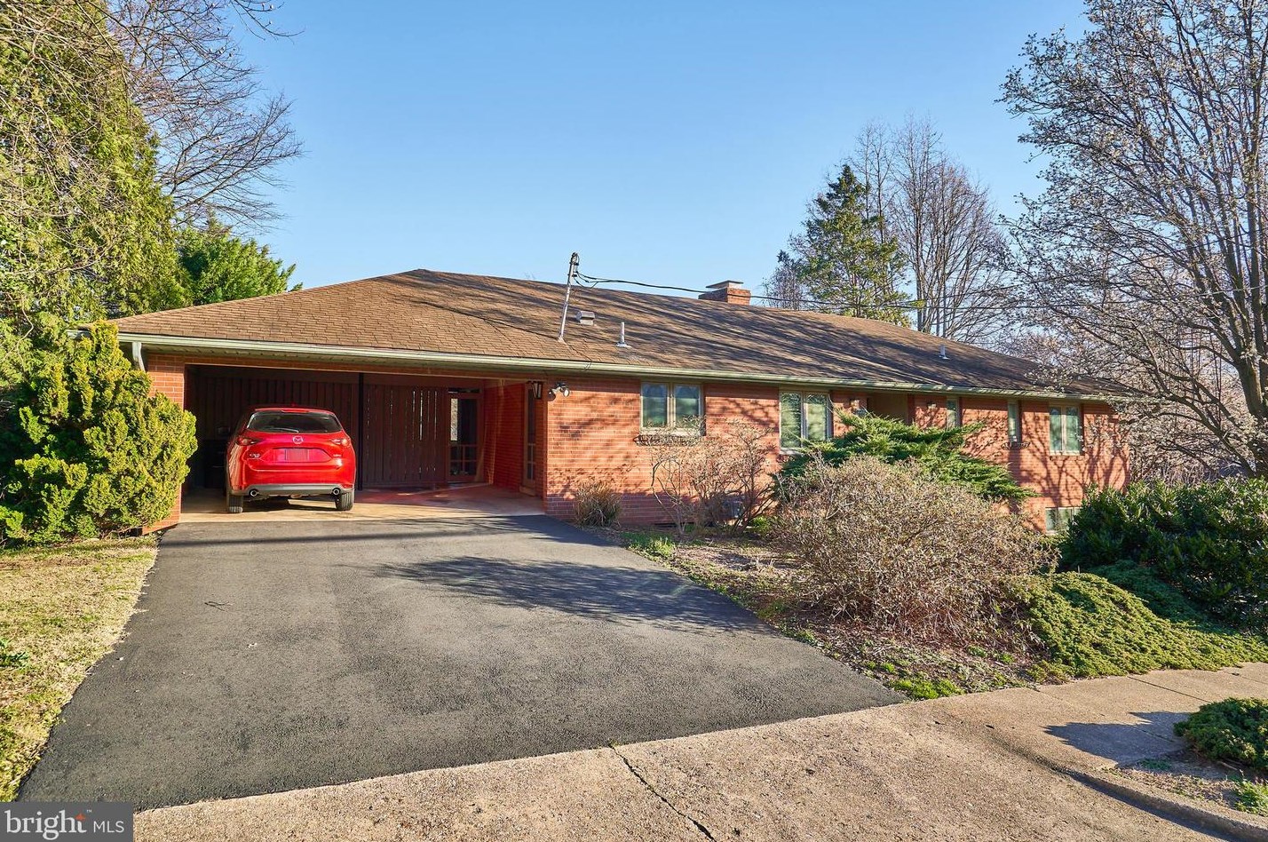 2509 Quincy St, Arlington VA  22207-5042 exterior