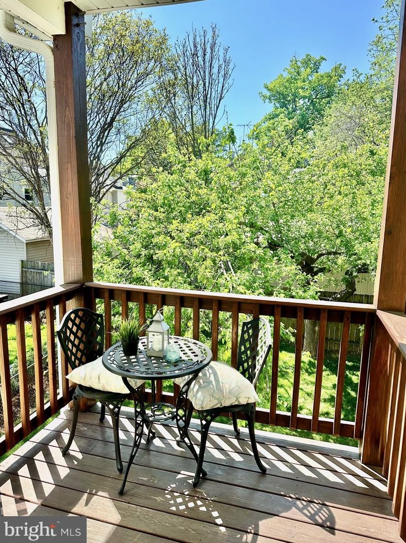 1244 Taylor St, Arlington VA 22201-5728 exterior