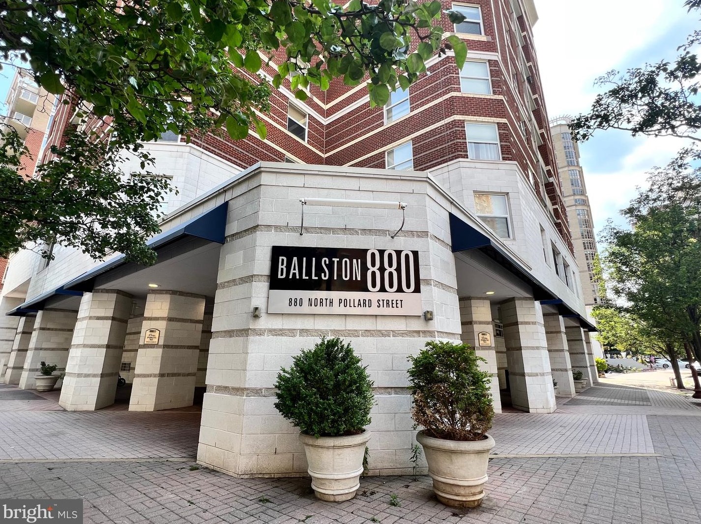 880 Pollard St, Arlington VA 22203-1903 exterior