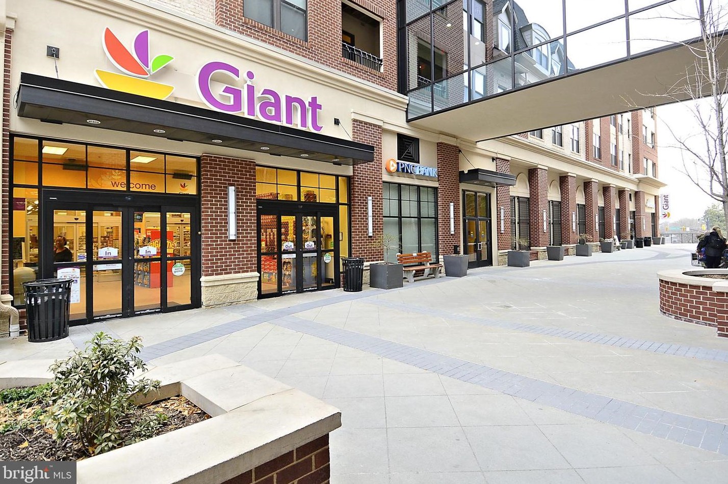 1301 Walter Reed Dr, Arlington VA  22204-4990 exterior