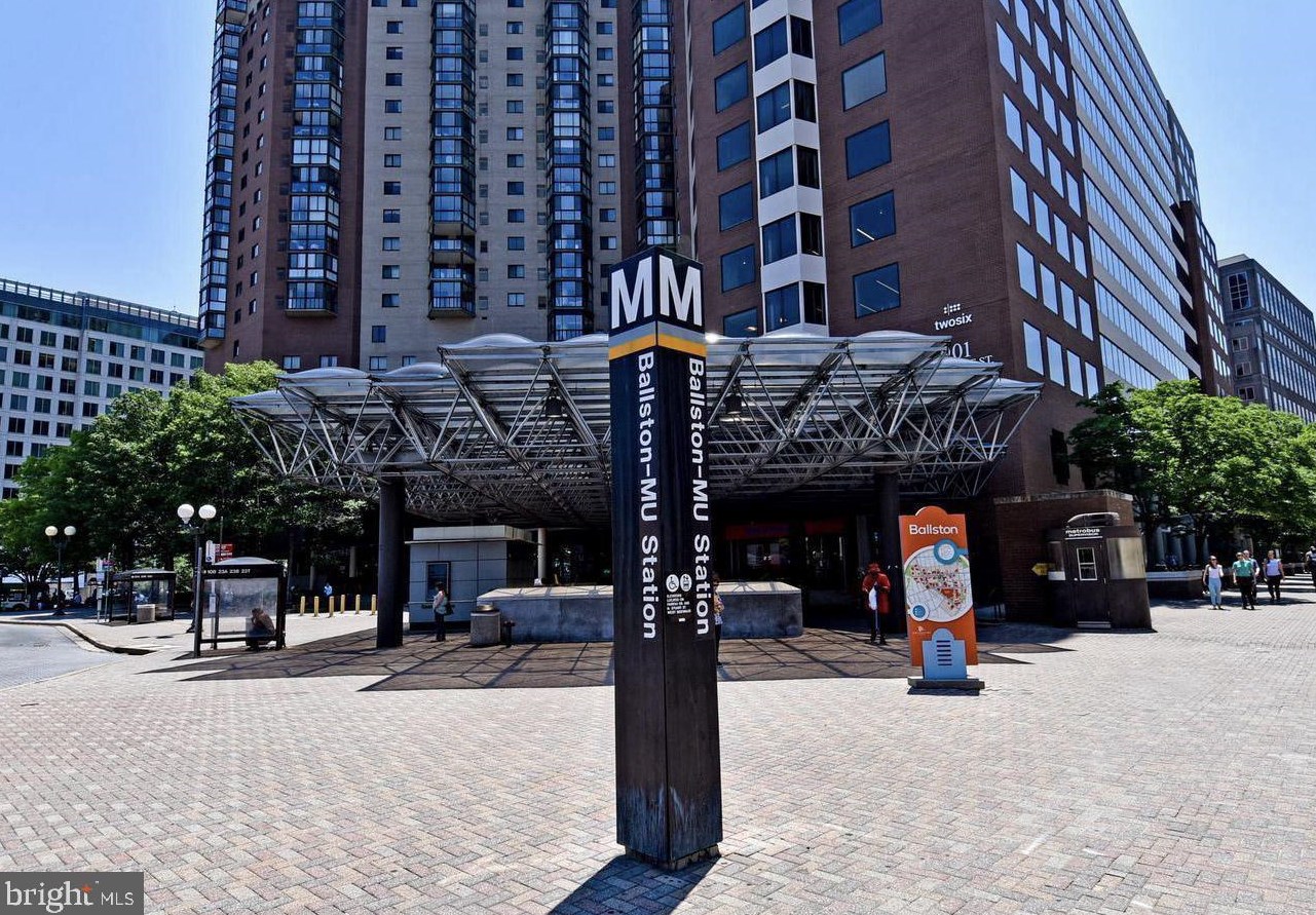 900 Stafford St, Arlington VA  22203-1842 exterior