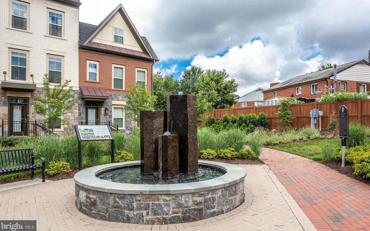 1304 Quinn St, Arlington VA  22204 exterior