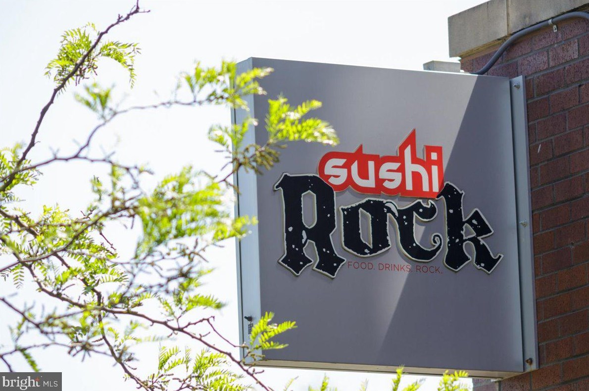 1622 Rhodes St, Arlington VA 22201-3119 exterior