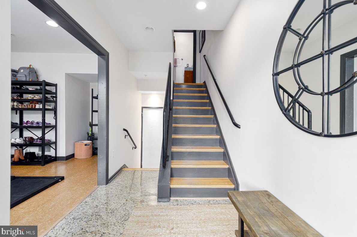 1622 Rhodes St, Arlington VA 22201-3119 exterior