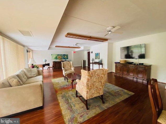 1300 Army Navy Dr, Arlington VA  22202-2054 exterior