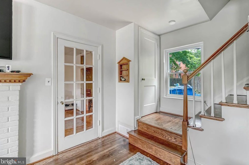 1403 Roosevelt St, Arlington VA  22205-1880 exterior