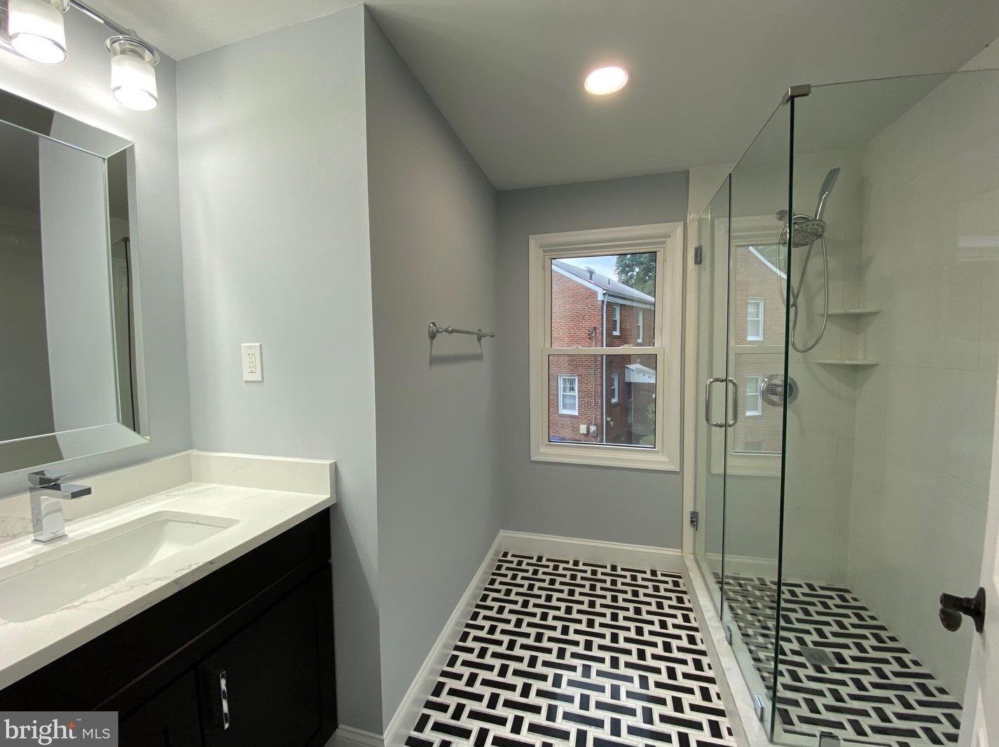 1947 Vermont St, Arlington VA 22201-4729 exterior