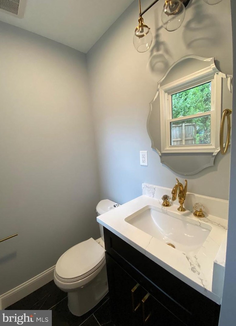 1947 Vermont St, Arlington VA 22201-4729 exterior