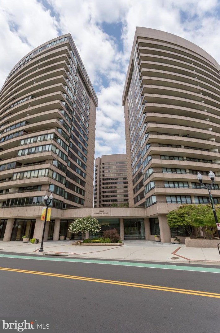1300 Crystal Dr, Arlington VA  22202-3200 exterior
