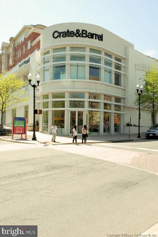 1411 Key Blvd, Arlington VA  22209-1522 exterior