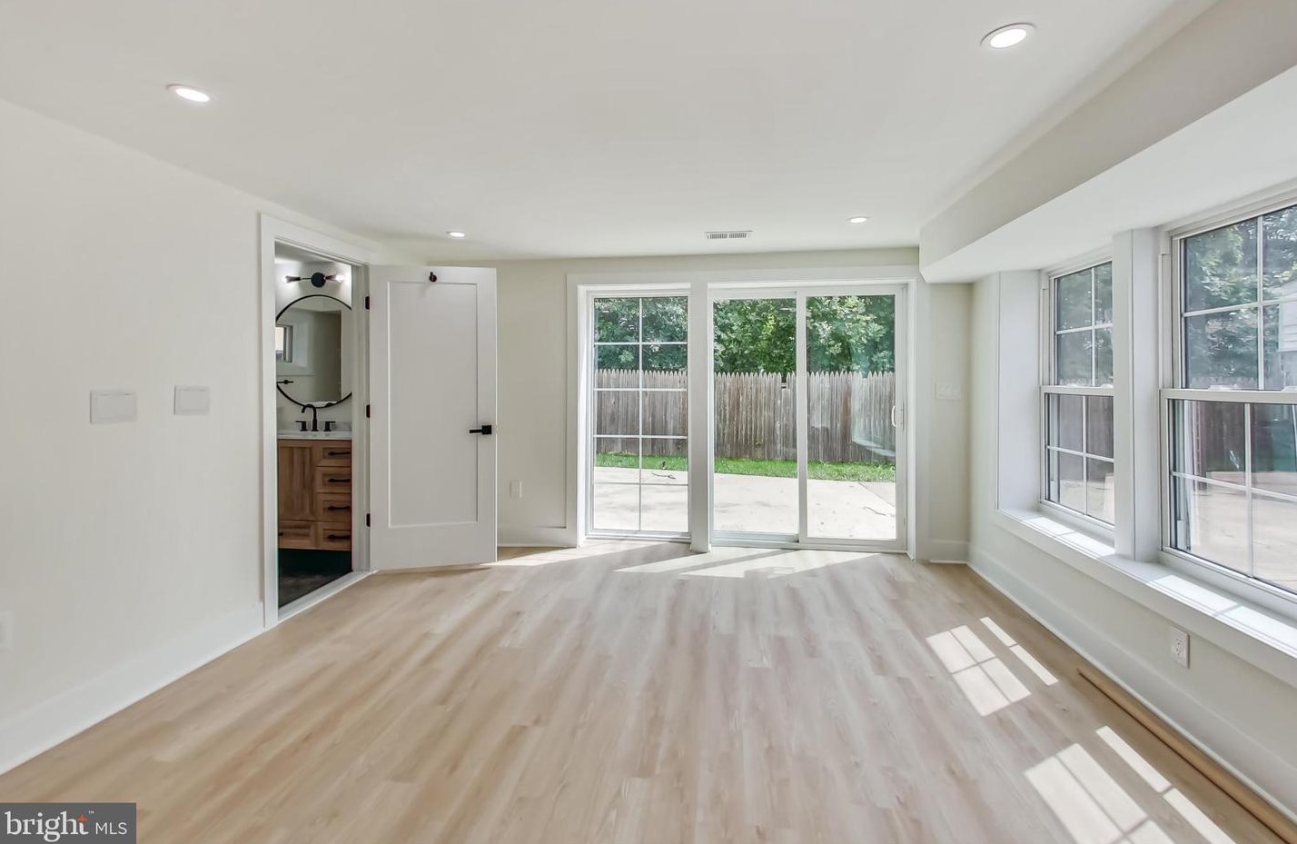 2135 Monroe St, Arlington VA 22204-5104 exterior