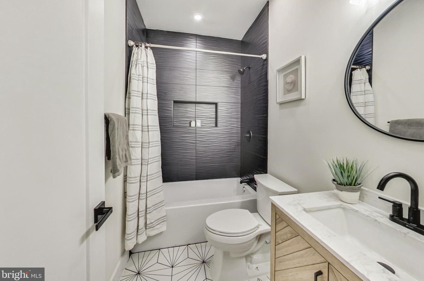 2135 Monroe St, Arlington VA 22204-5104 exterior