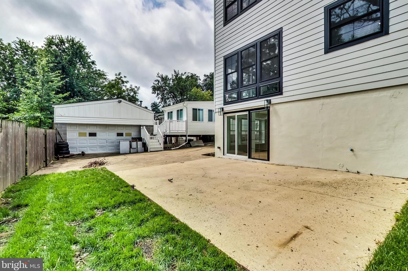 2135 Monroe St, Arlington VA 22204-5104 exterior