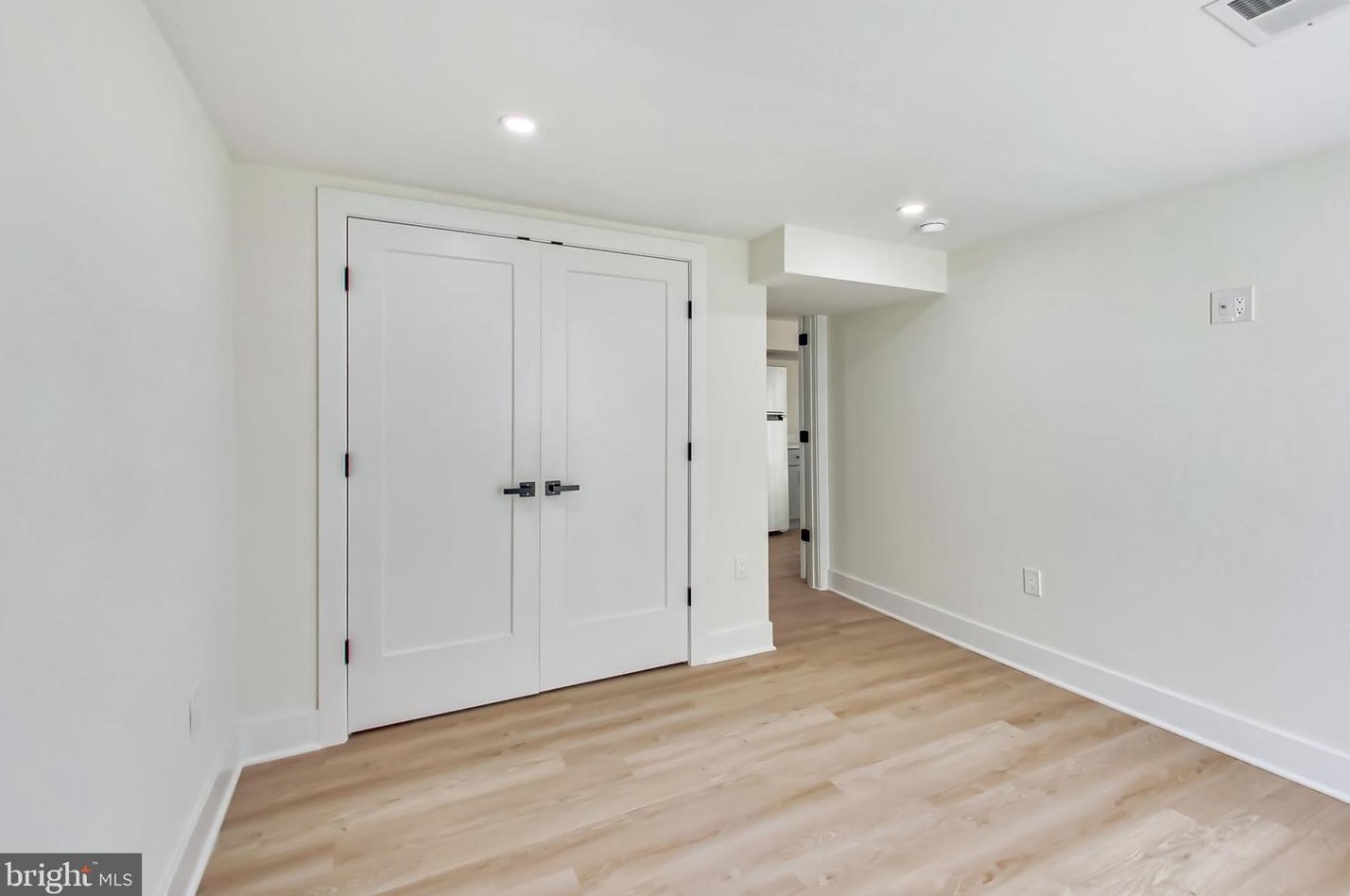 2135 Monroe St, Arlington VA 22204-5104 exterior